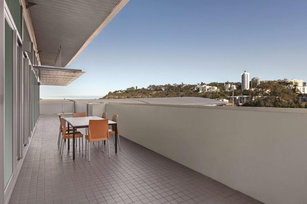 Adina Apartment Hotel Пърт Екстериор снимка